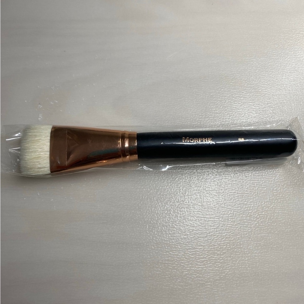 Morphe R8 flat contour brush